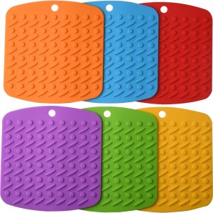 6 pieces silicone pot holders...